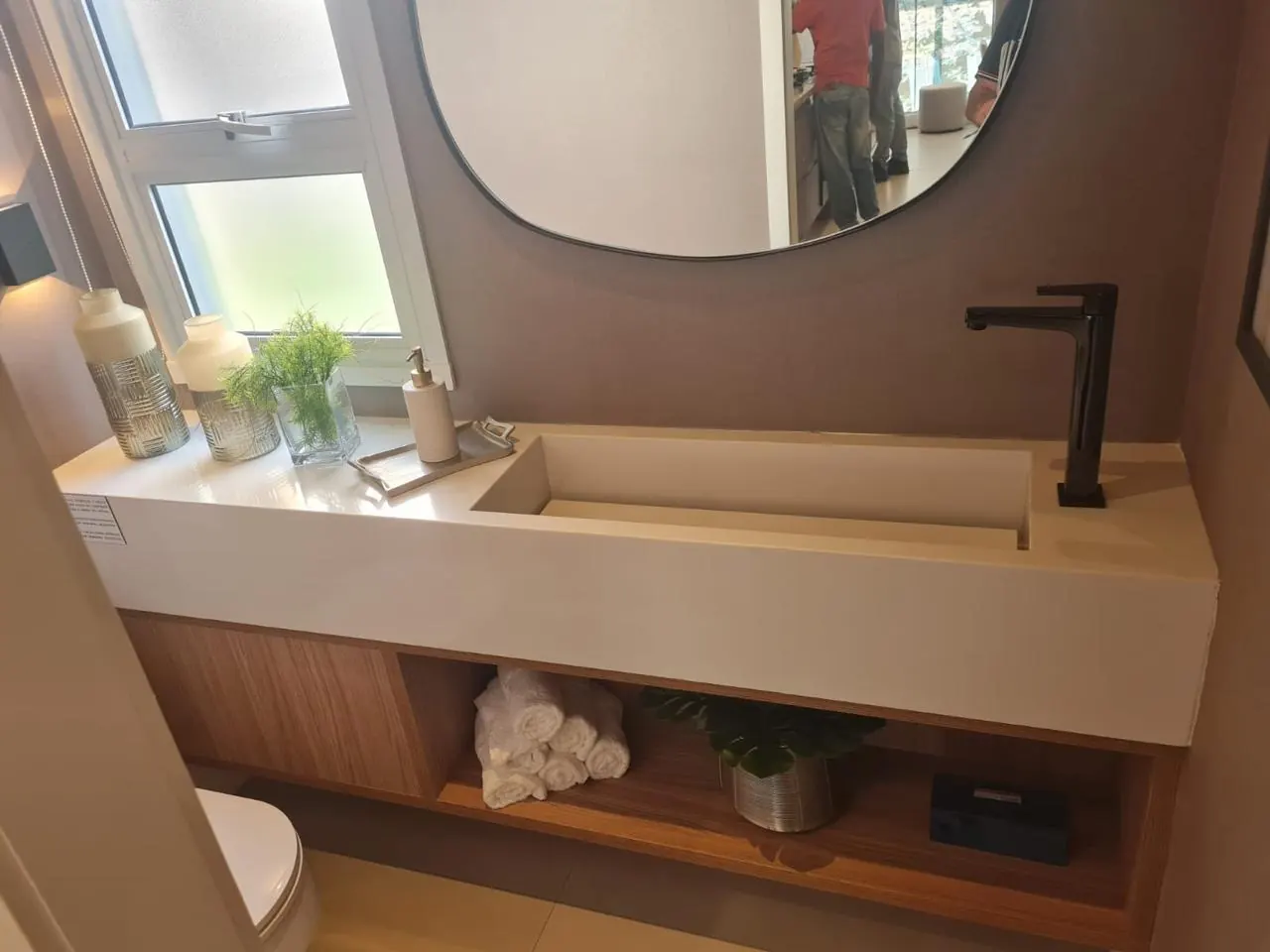 Lavabo Premium com Cuba Linear Esculpida